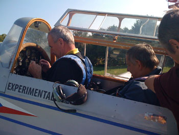 Piloti ÚCL se připravují na zkušební let